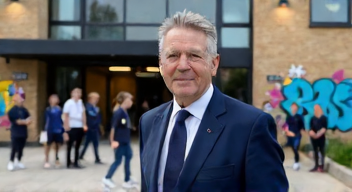 Politische Unterstützung für Jugendhäuser (8/10)